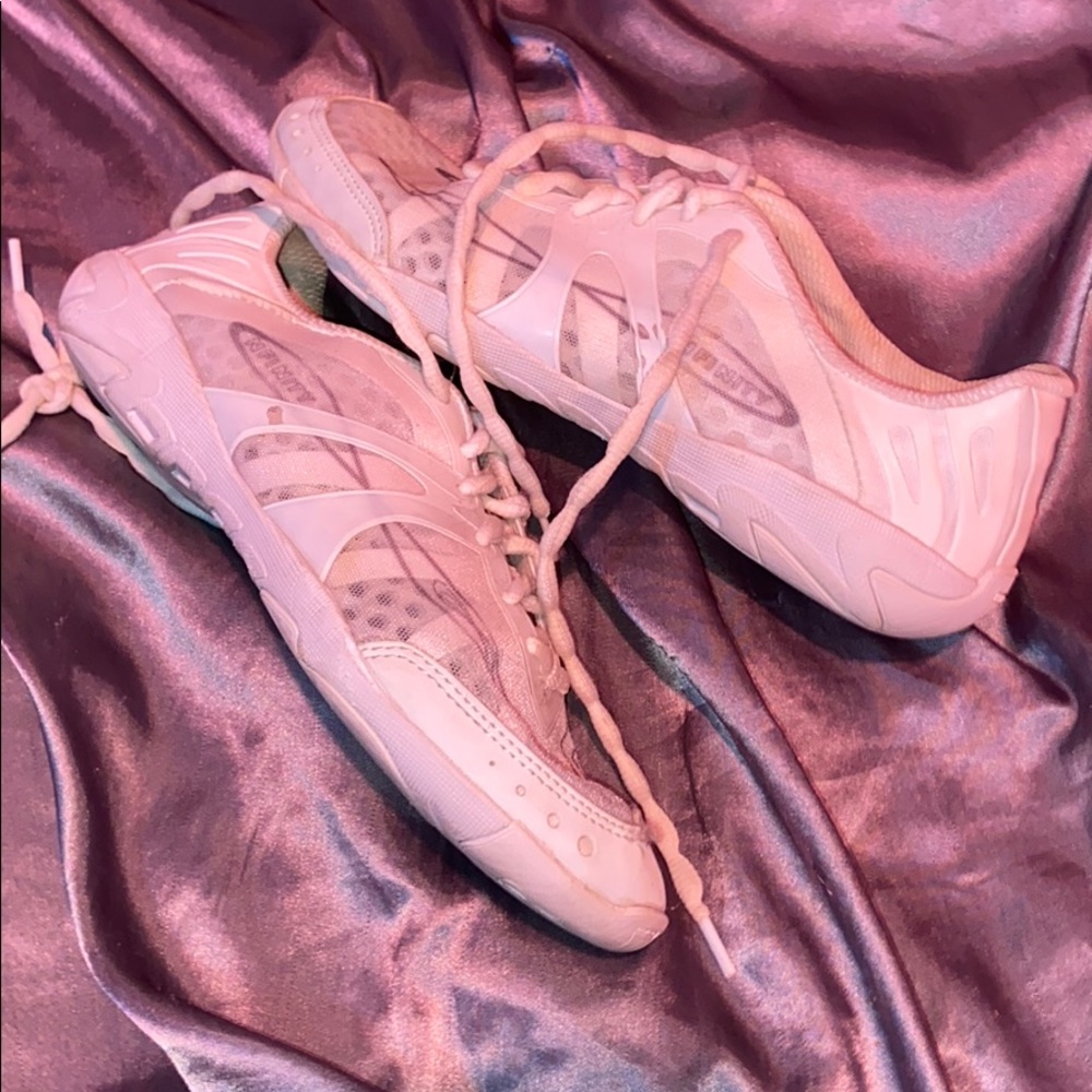 Nfiniti cheer shoes// worn once!!